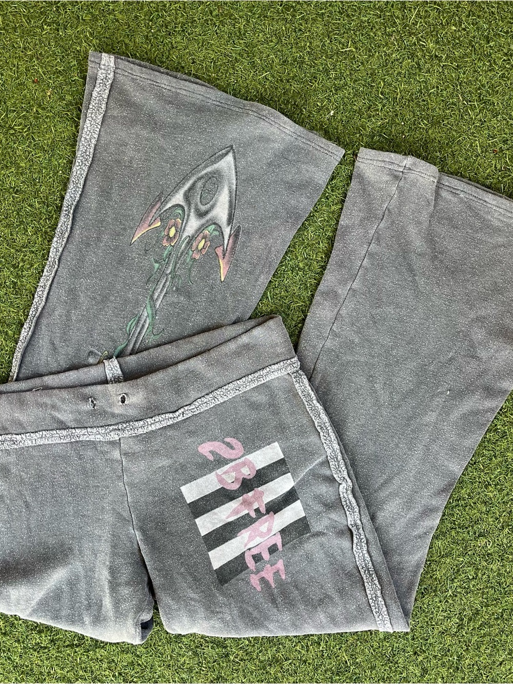 Gray Graphic Lounge Pants with Rocket & '2BFREE' Print